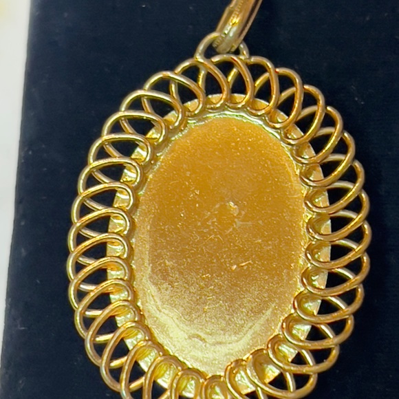 Vintage Victorian Mother Of Pearl Gold Tone Filigree Pendant - Picture 2 of 3